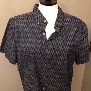 American Eagle, button up short sleeve shirt